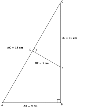 Trekant ABC er rettvinklet med AC lik 18 cm, AB lik 9 cm. Fra trekantens hypotenus, AC er det oppreist en normal i punktet D. Der normalen fra E treffer BC ligger punkt E. DE er lik 5 cm og EC er lik 10 cm.